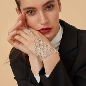 Rhinestone Decor Finger Hollow Out Chain Bracelet